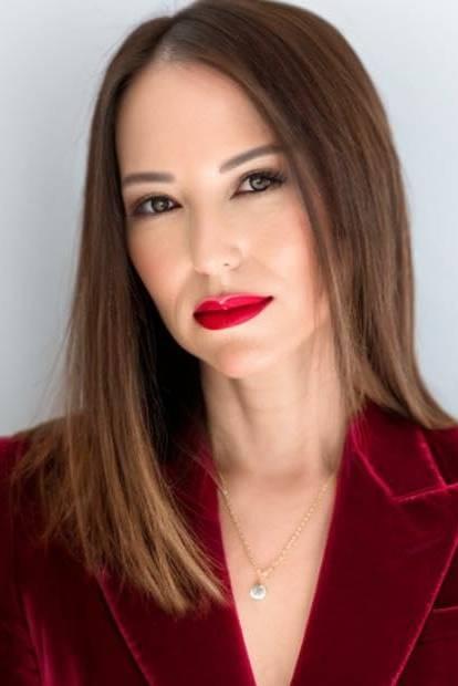 Elizabeth Chang's picture in the cast
