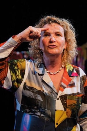 et billede af Minou Bosua