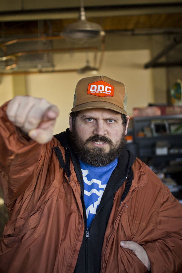et billede af Aaron Draplin