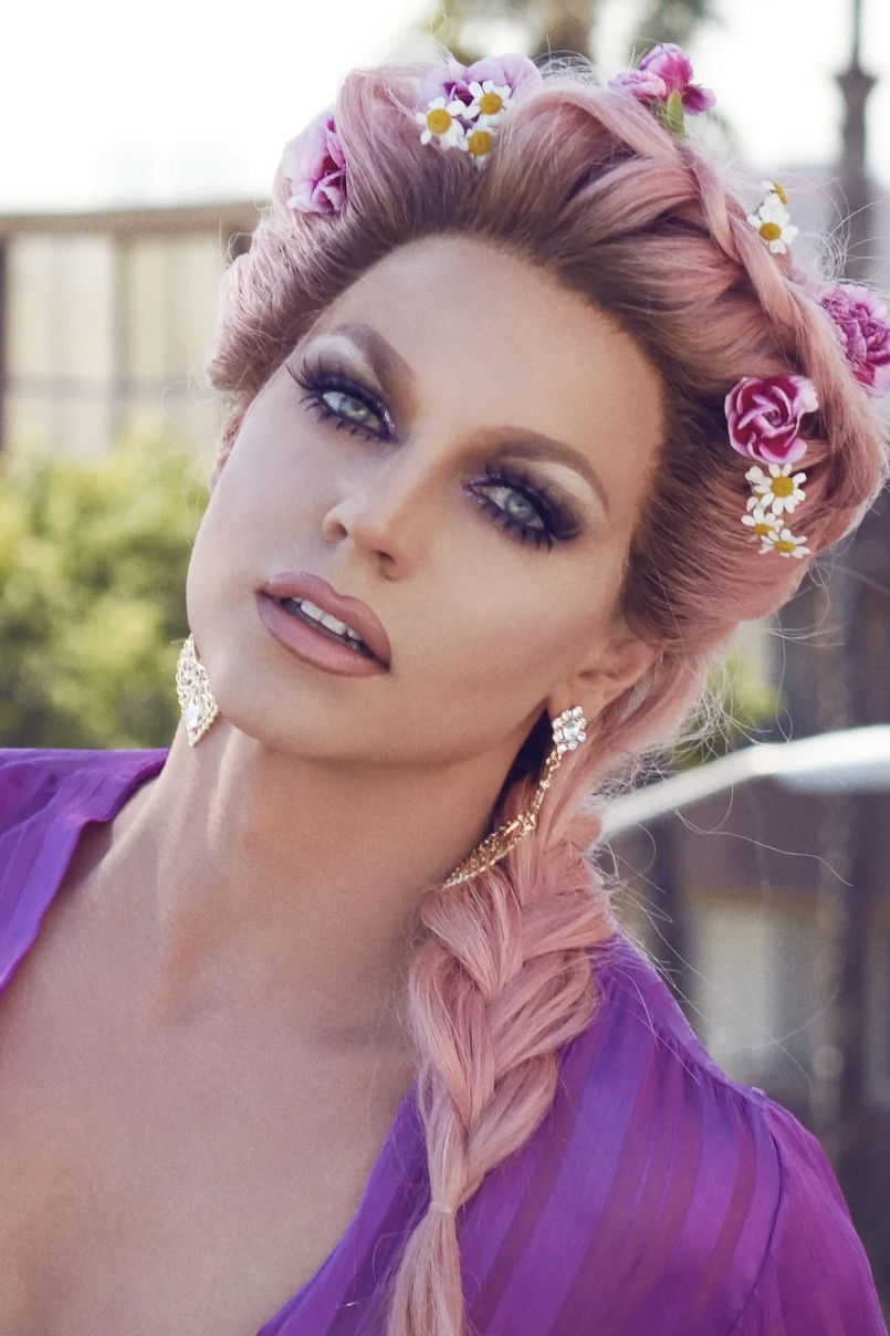 et billede af Courtney Act
