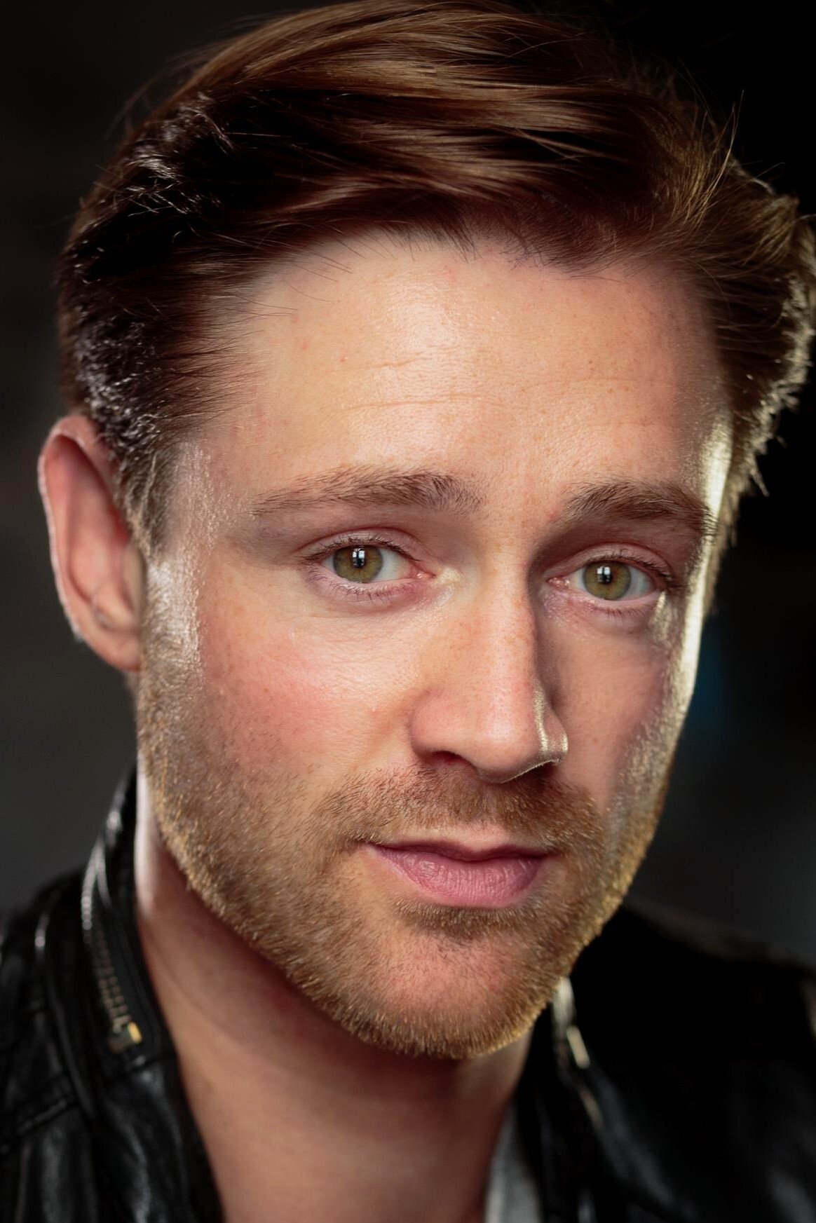 et billede af James De'Val