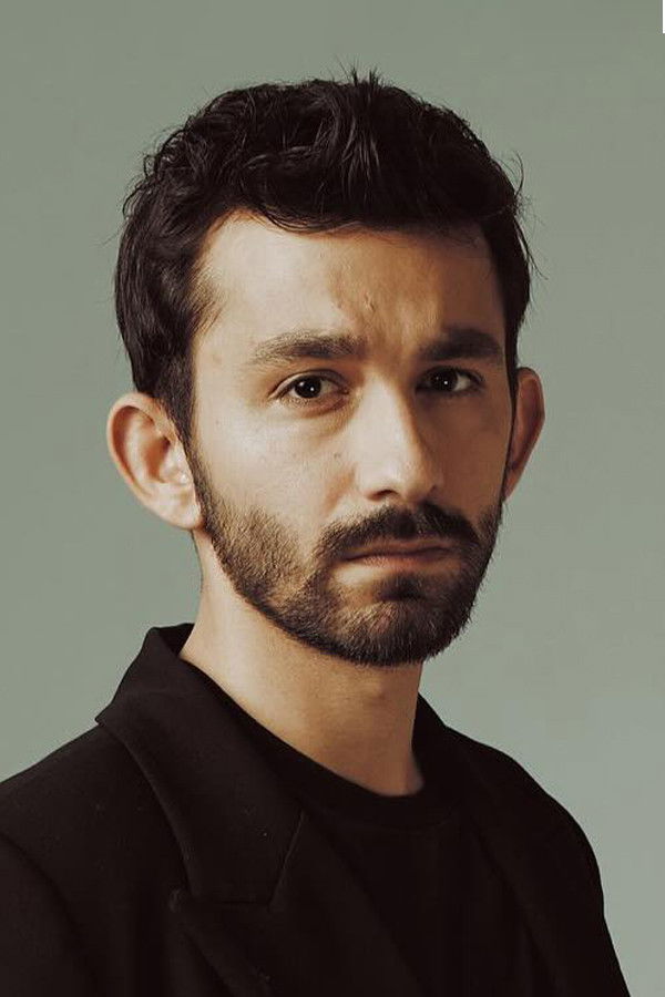 et billede af Burak Can Aras