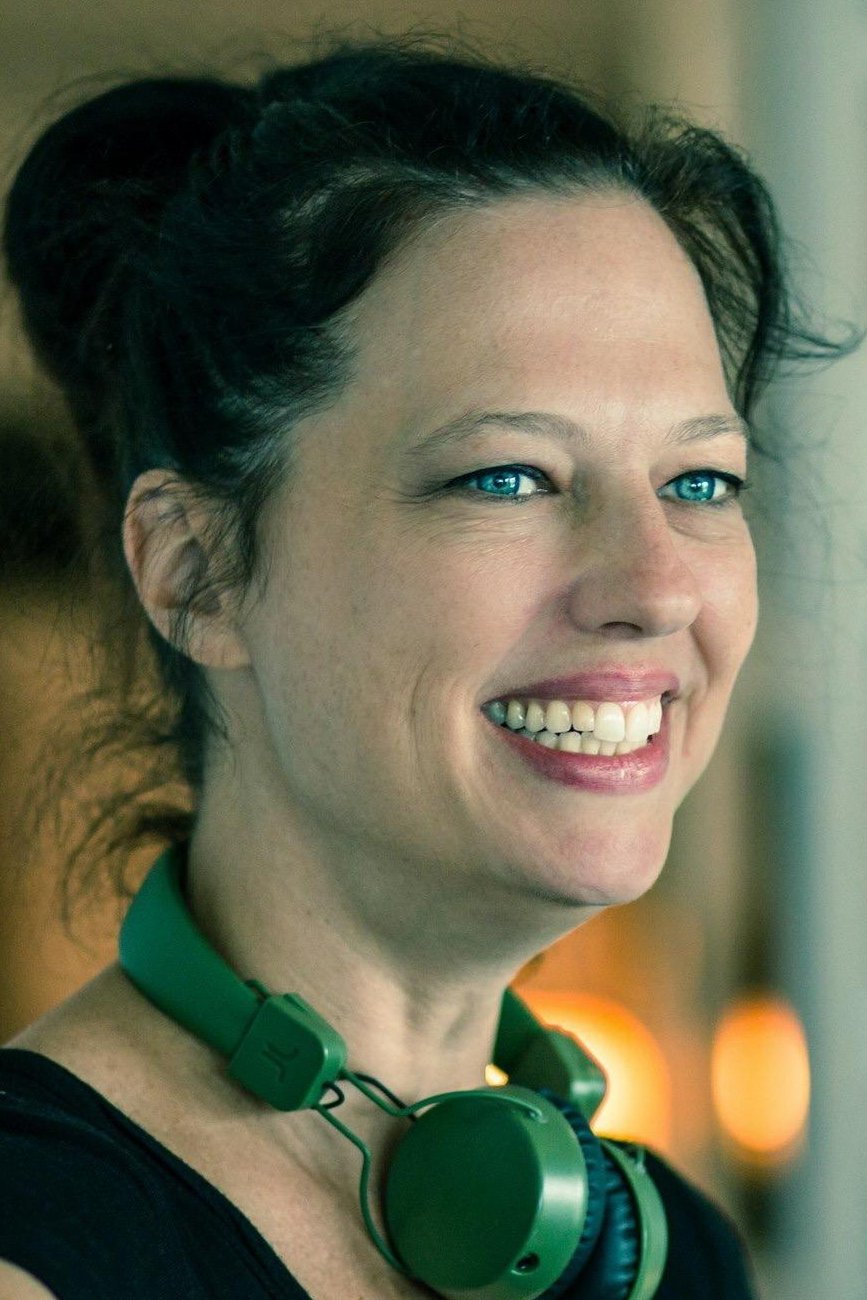 Sophie Lambert | Narrator