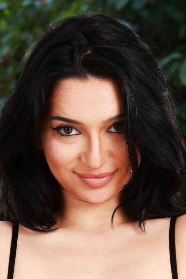 et billede af Kiana Kumani