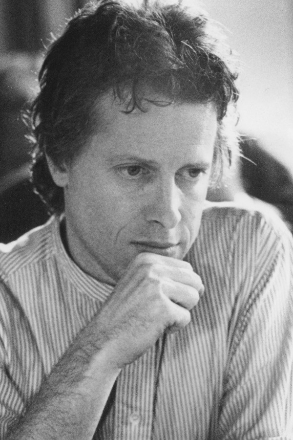 et billede af James Dearden