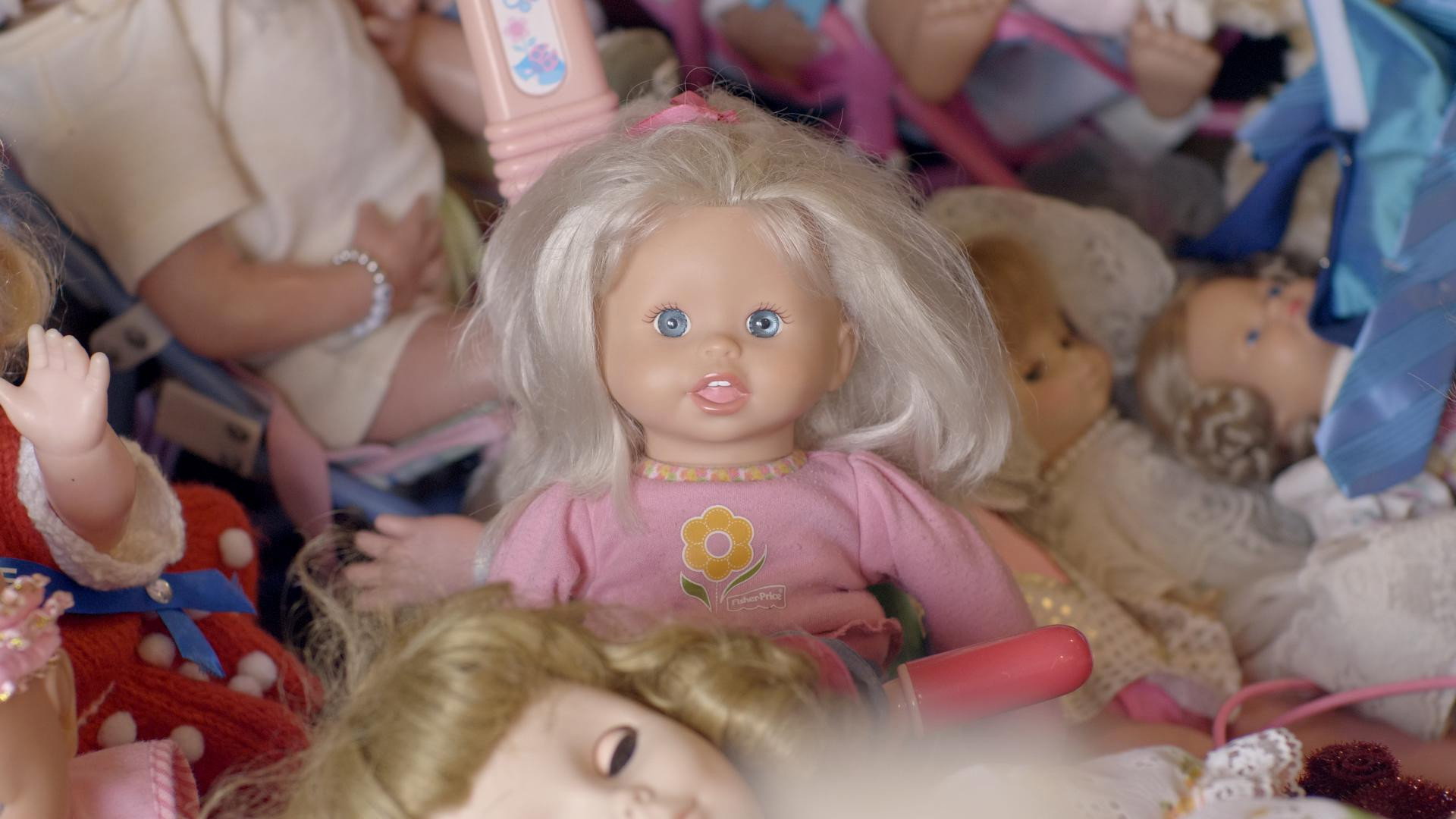 Edith Gibson has 3000 Dolls