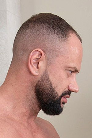 et billede af Deni Adonis