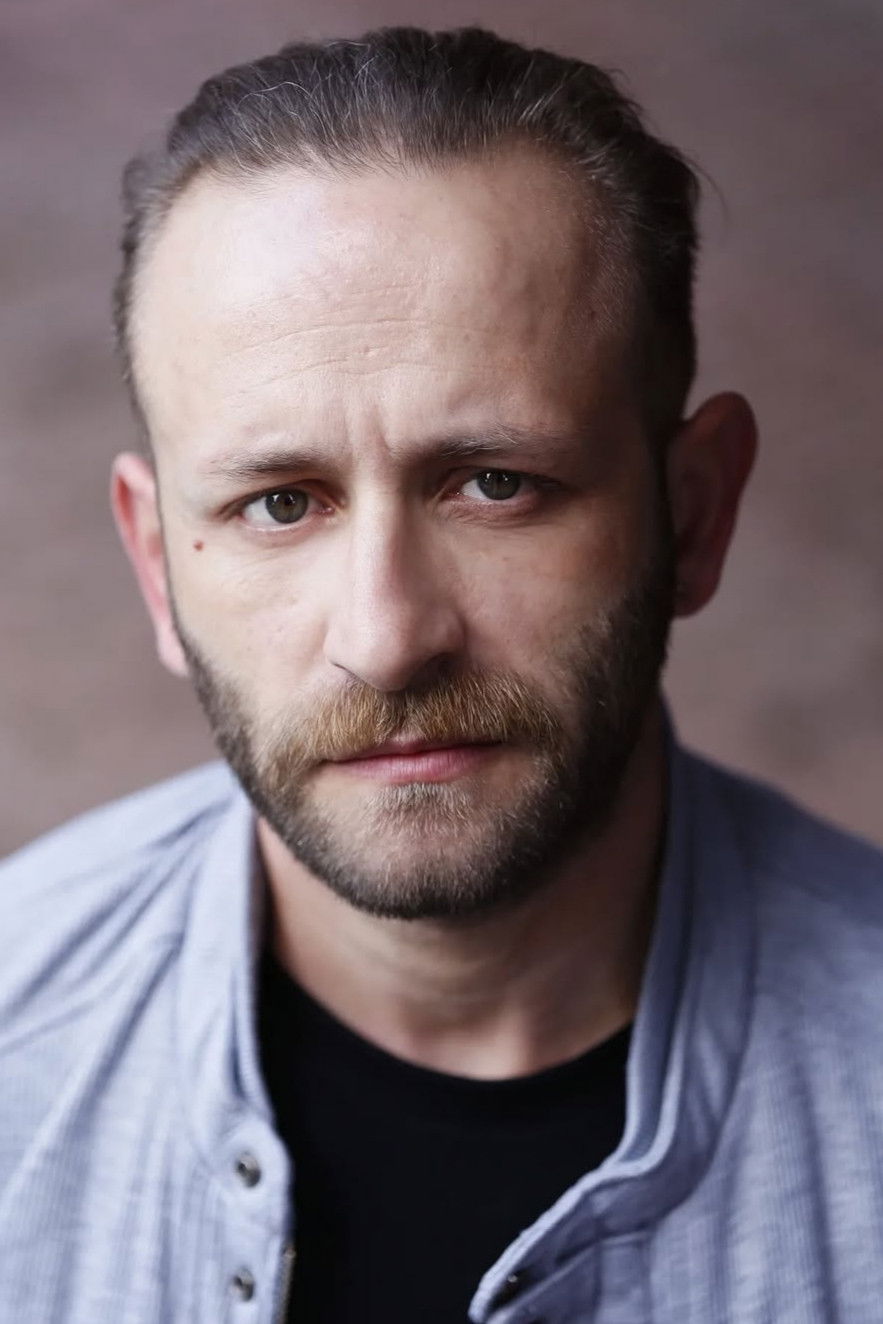 et billede af Adem Tosun