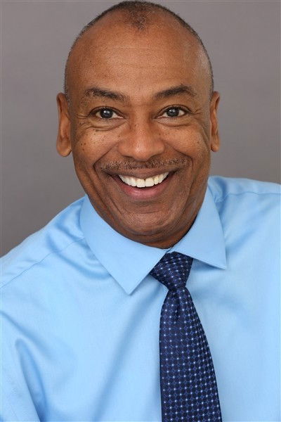 et billede af Louis C. Robins