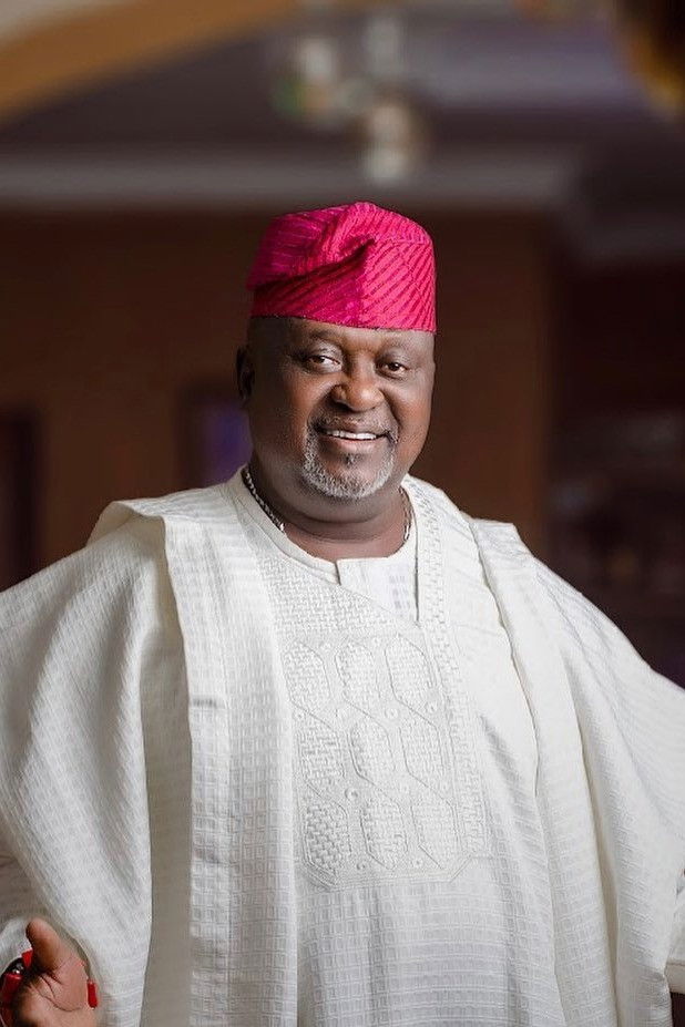 et billede af Akin Lewis