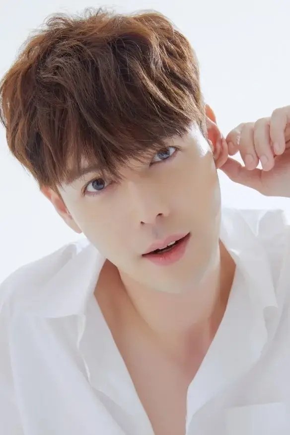 et billede af Song Ji-hyuk