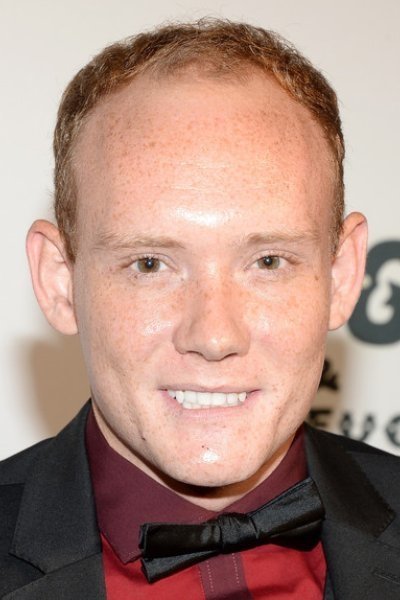 et billede af Bronson Adams