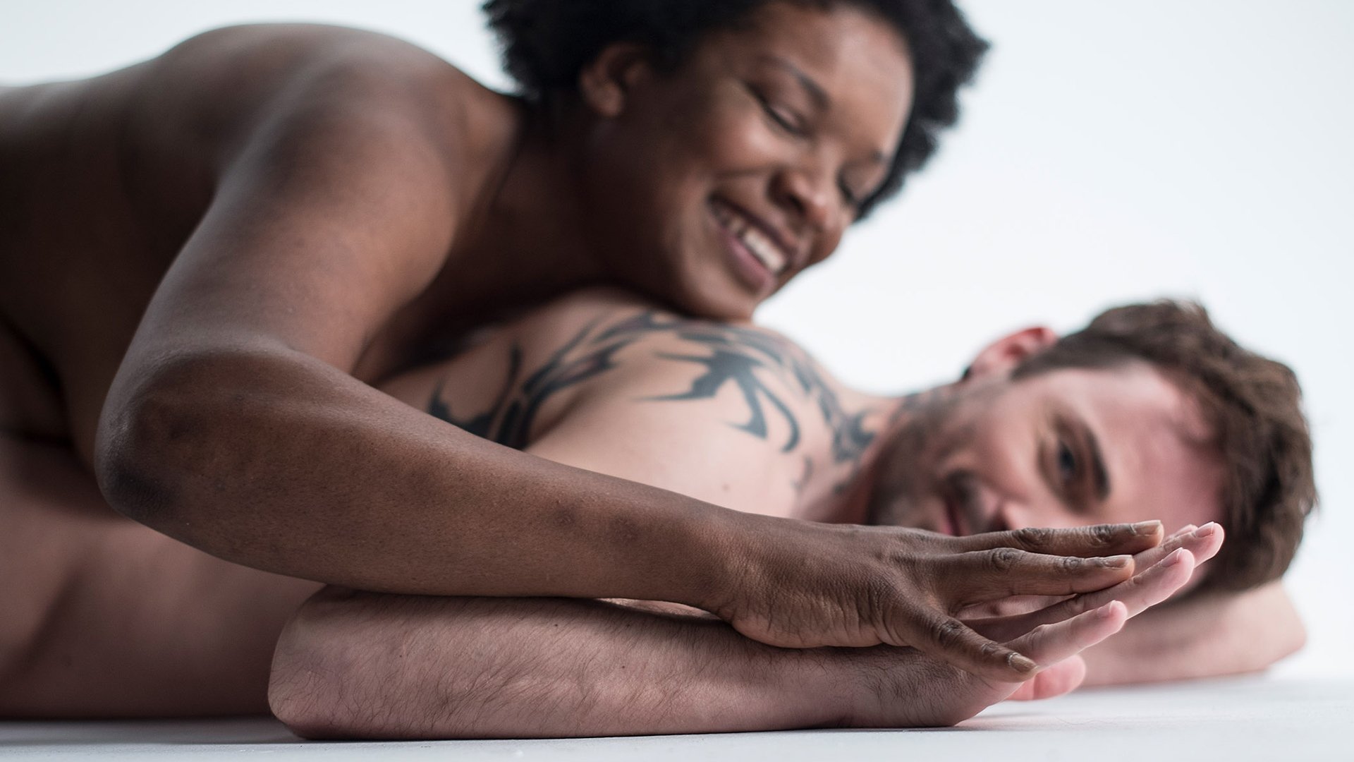 Mise à nu, le couple en toute intimité Background