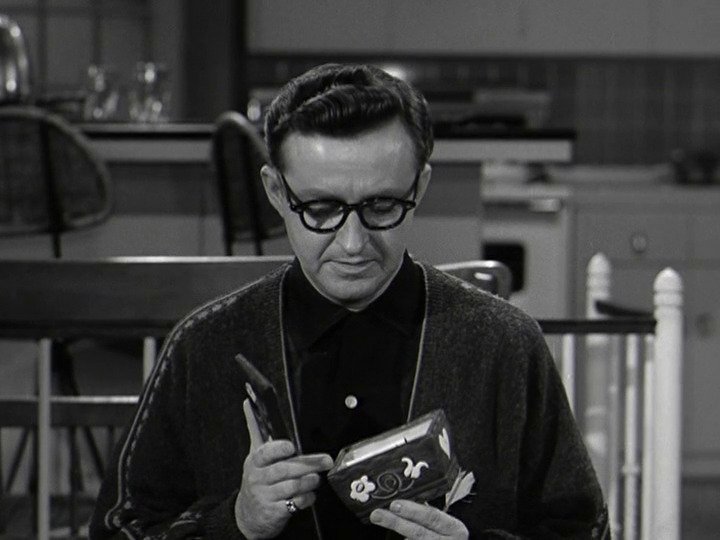 Prisoners' Wives S06E37 backdrop