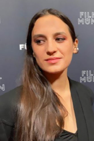 et billede af Azra Deniz Okyay