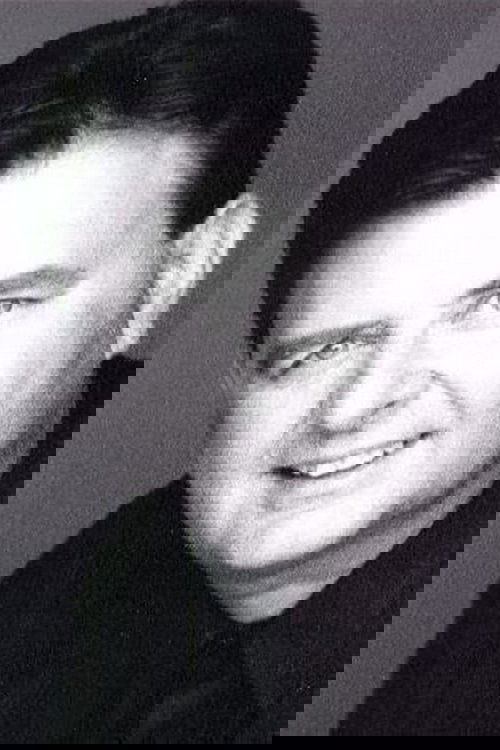 et billede af Denis Corbett