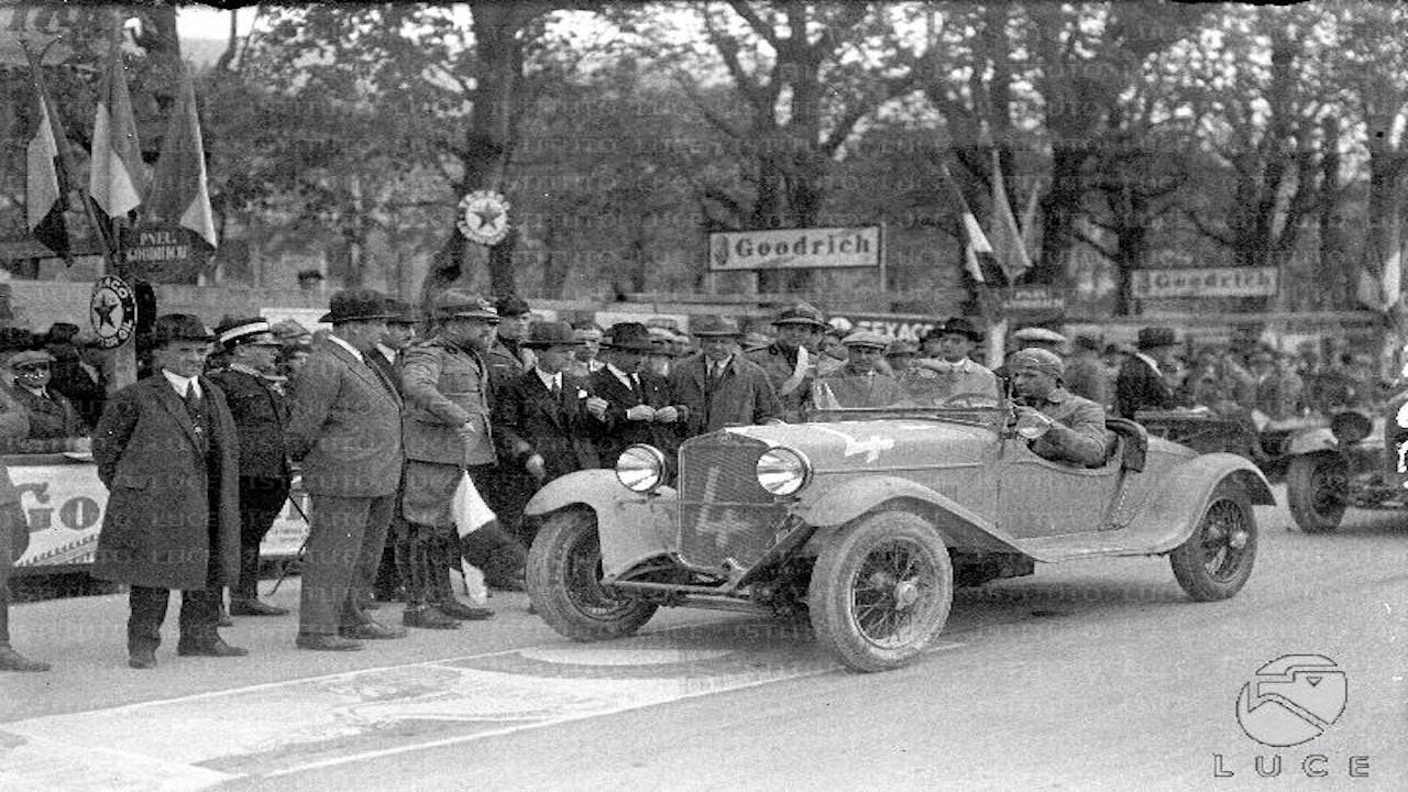 La Mille Miglia - La corsa più bella del mondo Backdrop Blur