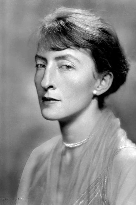 et billede af Clare Eames