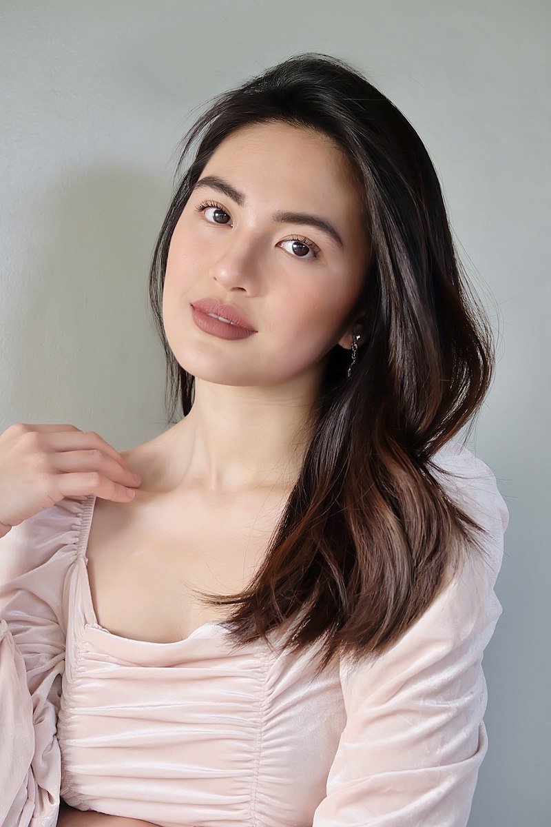 et billede af Julie Anne San Jose