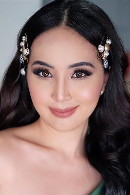 et billede af Janelle Tee