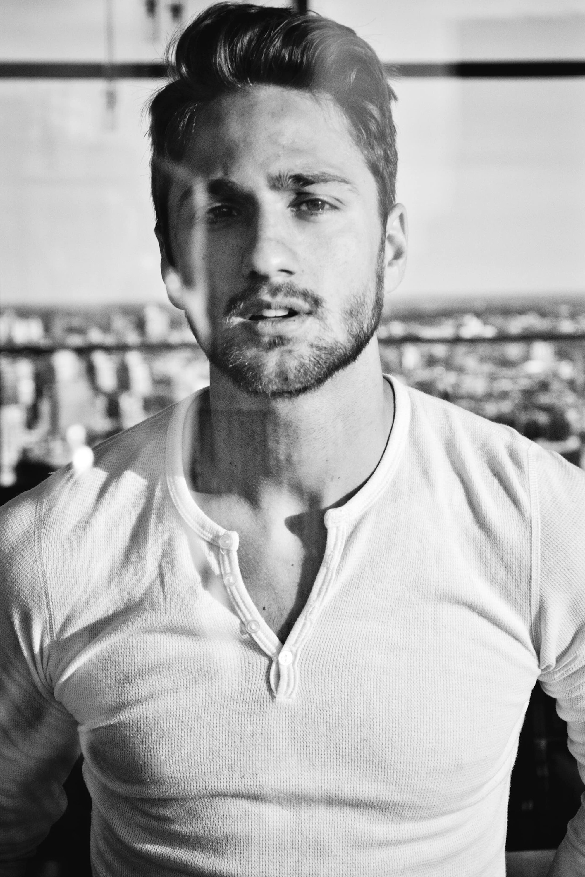 et billede af Adam Budron