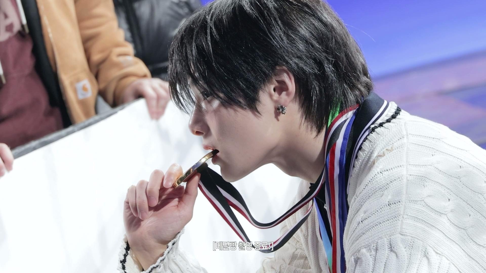 "CEREMONY" M/V MAKING FILM