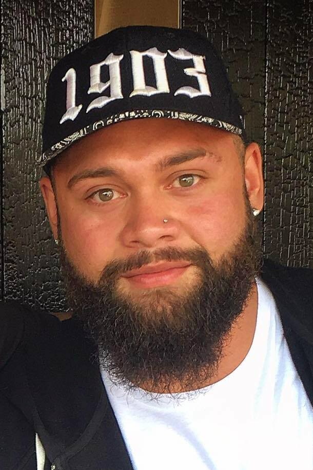 et billede af Bruce Leaupepe