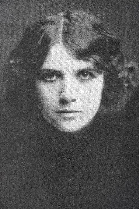 et billede af Mona Darkfeather