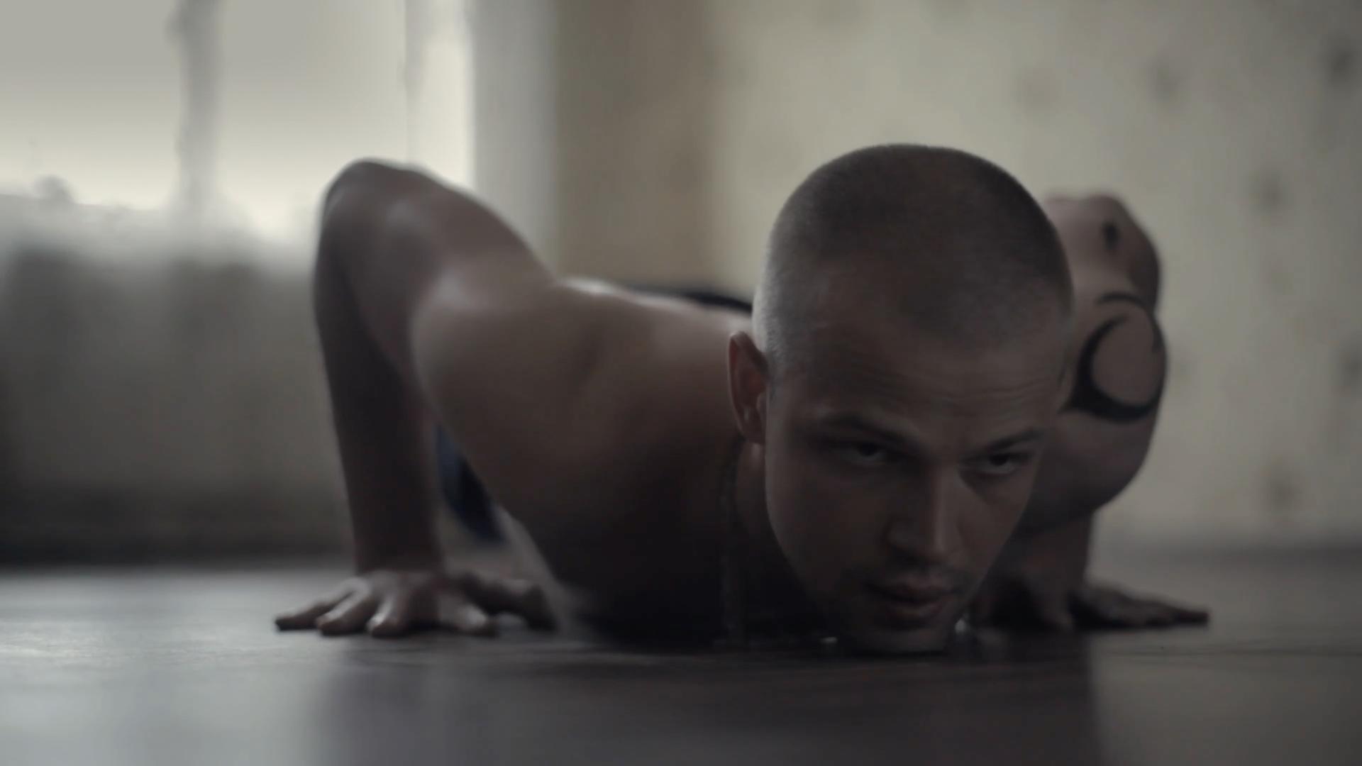 Igry v temnote (2014)