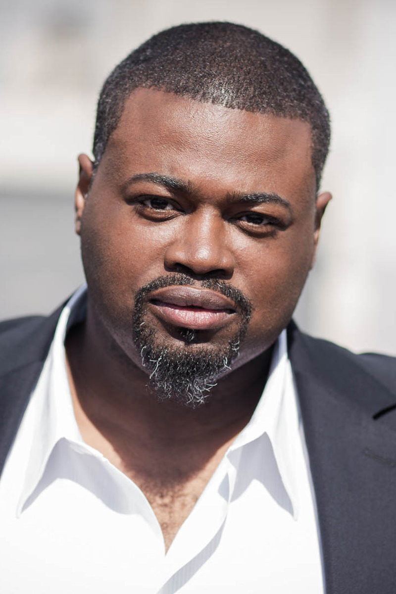 et billede af Russell Thomas