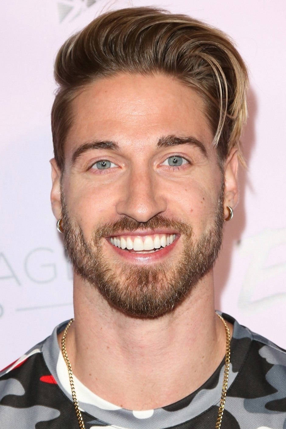 et billede af Travis DesLaurier