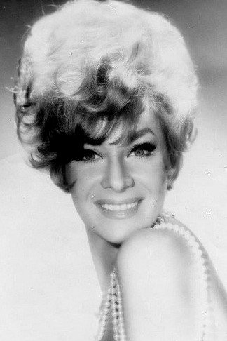 et billede af Kaye Stevens