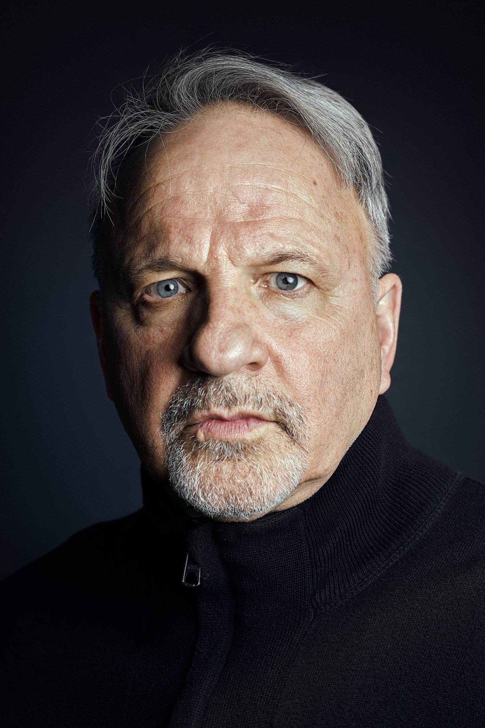 et billede af Stewart J. Zully