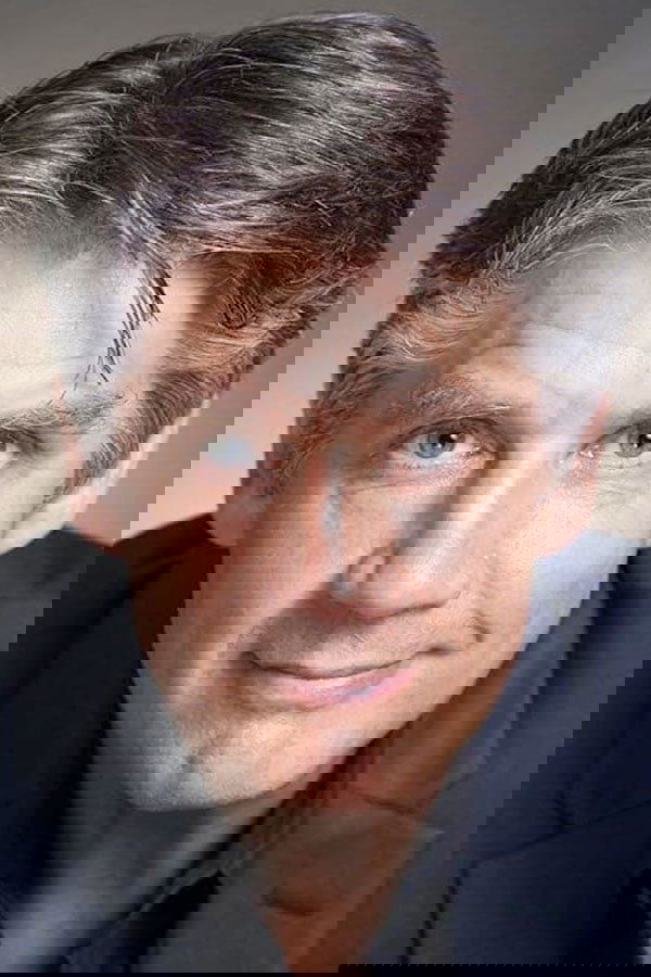 et billede af Dane Stevens