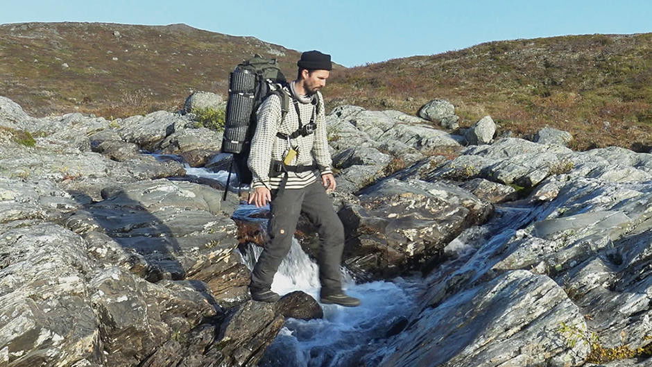 Alone in the Wilderness S02E07 backdrop