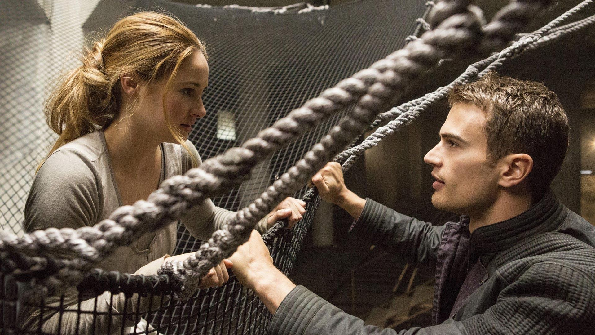 Divergent (2014)