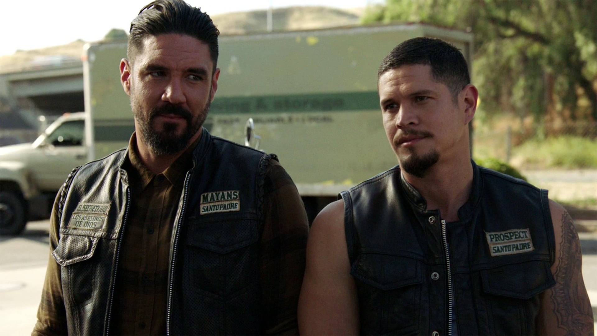 Mayans MC: 2 × 2.