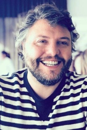 et billede af César Mourão