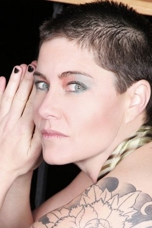 et billede af Michelle Aston