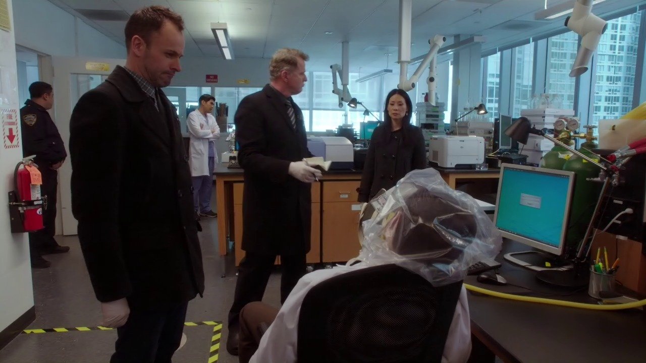 Elementary Season 2 :Episode 18  The Hound of the Cancer Cells