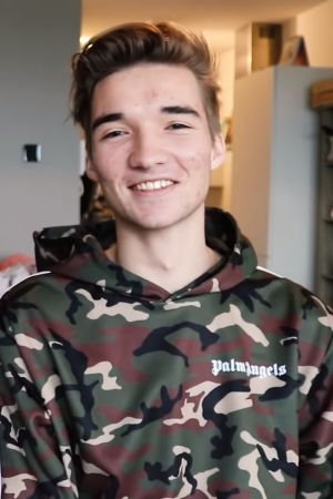 et billede af Gio Latooy