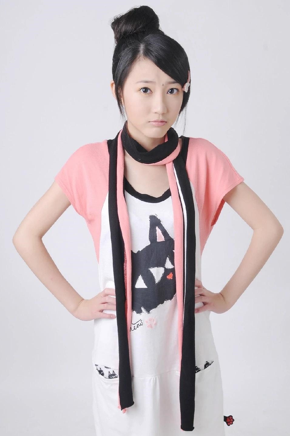 et billede af Mo Shi-ni