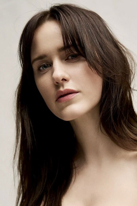 et billede af Rachel Brosnahan