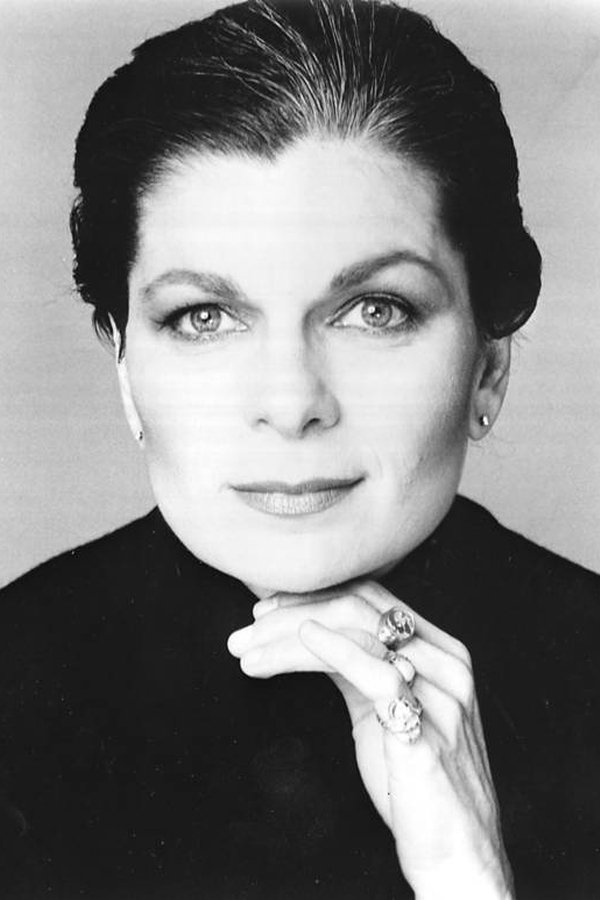 et billede af Ronnie Claire Edwards