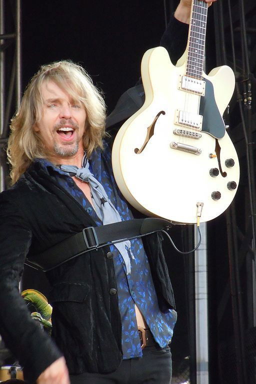 et billede af Tommy Shaw