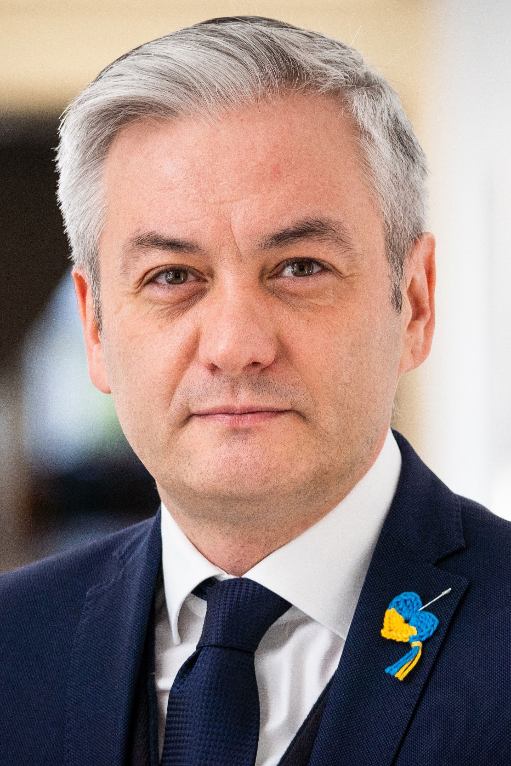 et billede af Robert Biedroń