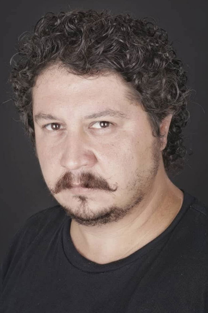 et billede af Yuksel Molla