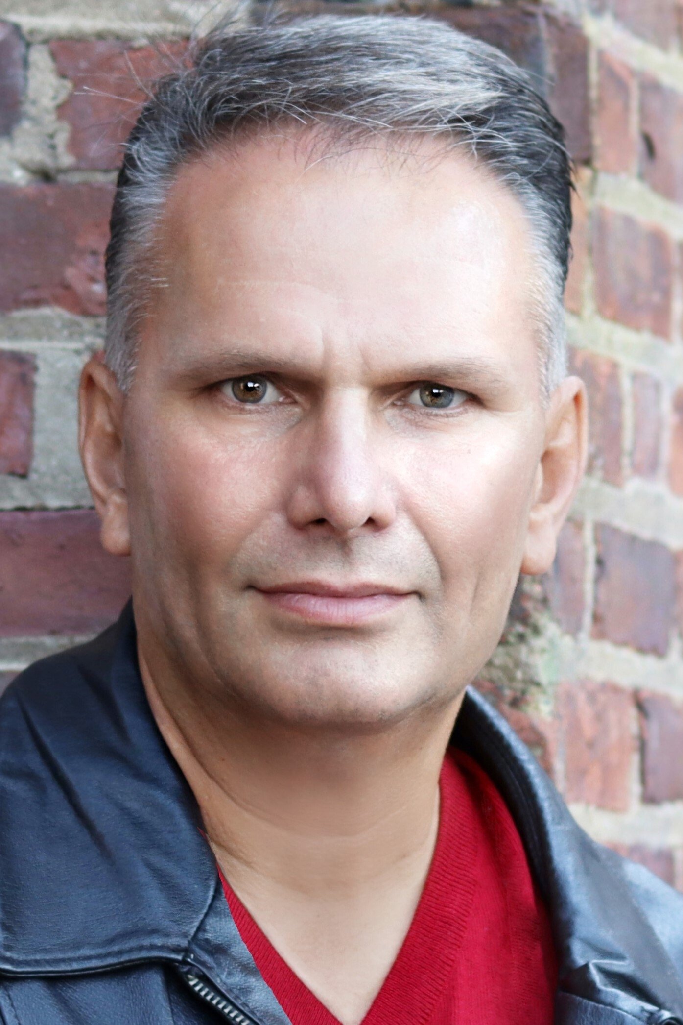 et billede af Tommy Bayiokos