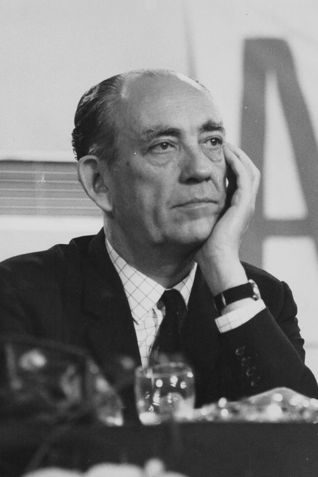 et billede af Tom Driberg