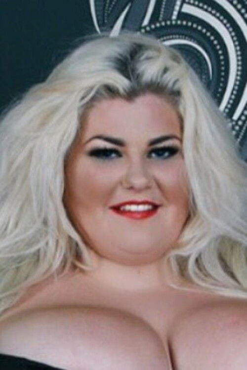 et billede af Busty Brogan